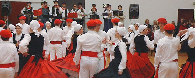 le-groupe-folklorique-de-danse-basque-burgaintzi